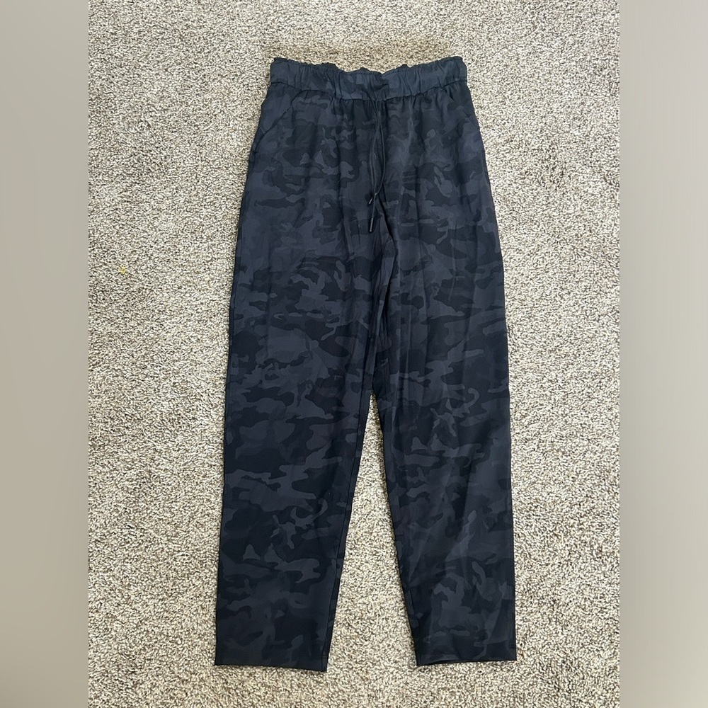 Lululemon Keep Moving Pant High-Rise Camo Deep Coal Multi Drawcord Size 6 Womens